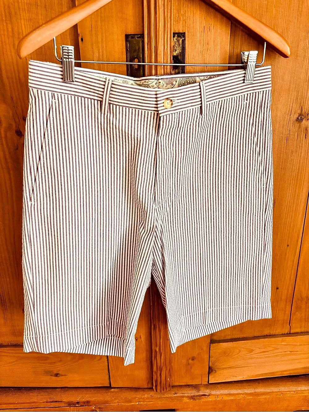 Men's Seersucker Striped Shorts in White & Light Purple